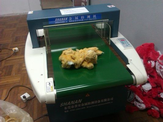 สายพานลำเลียงเข็มโลหะเครื่องตรวจจับโลหะ 50-60Hz กับอุโมงค์ปกติ 60 * 12 ซม