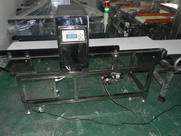 เครื่องตรวจจับโลหะอุตสาหกรรมแบบสเตนเลสเกรดอาหารพร้อมสายพานลำเลียง